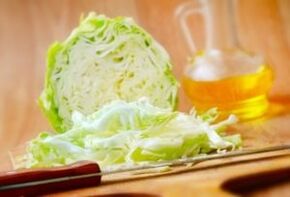 El repollo se pica para ensalada
