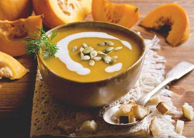 Durante la gastritis aguda, se debe comer sopa cremosa. 