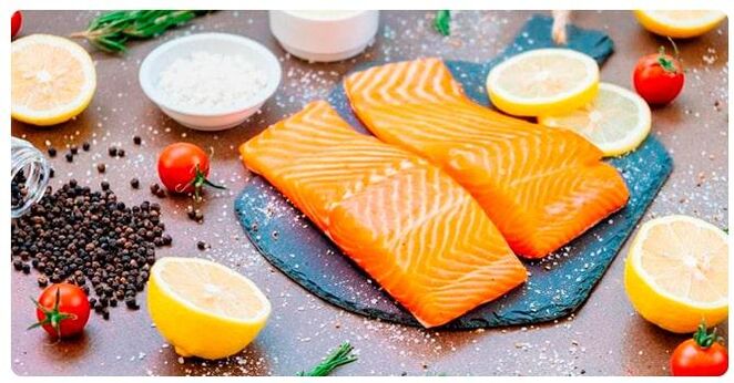 La comida de pescado del día de la Dieta de los 6 Pétalos puede incluir salmón al vapor
